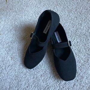 Steve Madden Black ballet Flats with silver details